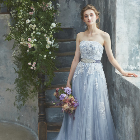 カラードレスも種類豊富なラインナップ。お気に入りのカラーを見つけてみてください。