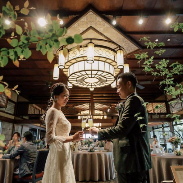 両家の良縁を祈るシャンデリア