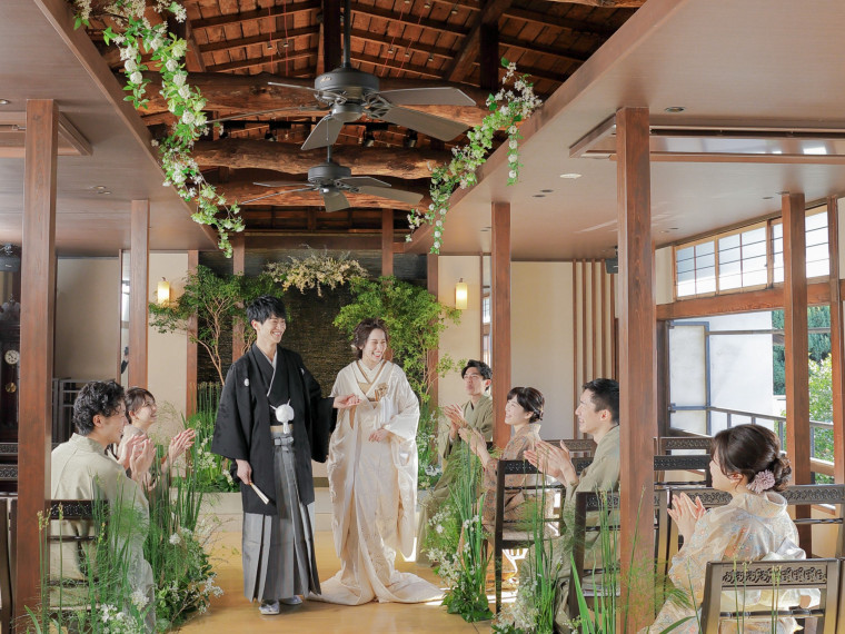 明治から続く歴史ある日本家屋と四季折々の庭園を楽しむ結婚式