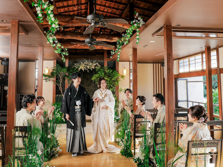 明治から続く歴史ある日本家屋と四季折々の庭園を楽しむ結婚式