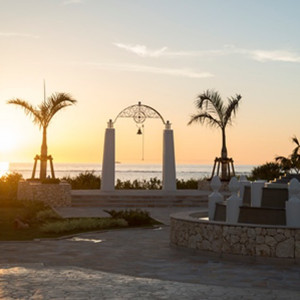 夕陽の見えるガーデン|モントレ・ルメール教会（ホテルモントレ沖縄スパ＆リゾート）チュチュリゾートウエディングの写真(1146161)