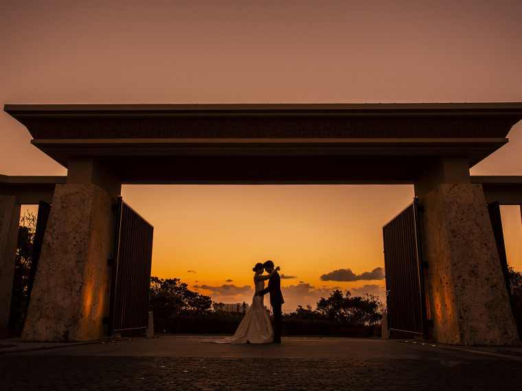 特別な時間は、
特別な沖縄の結婚式場で。
