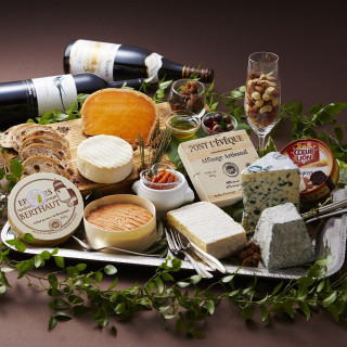 世界のチーズを集め、フロマージュビュッフェはゲストにも大好評