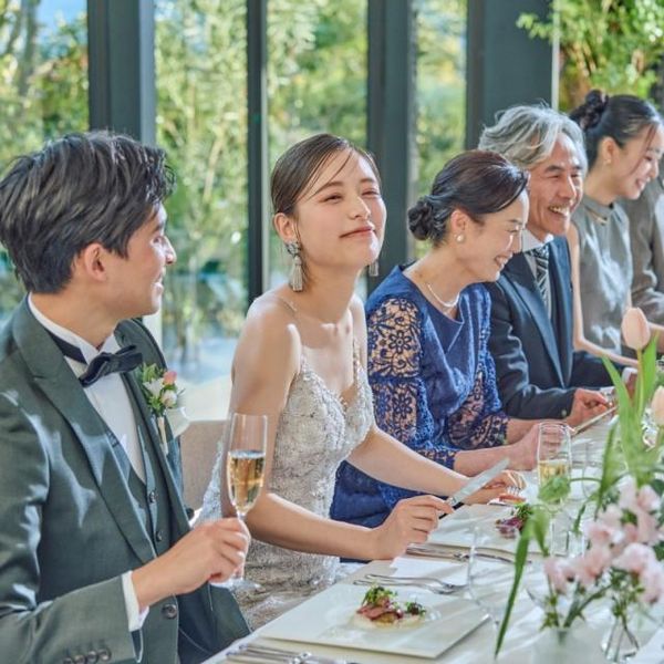 今、注目の家族結婚式。親しい人とだけで団欒囲む祝福の時間を。