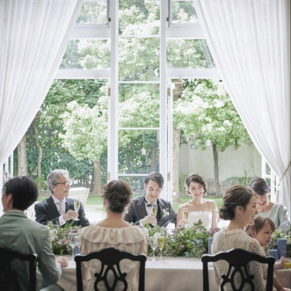 まるでマイホームで過ごすような温かな結婚式。距離感を大切にしたパーティスペース。