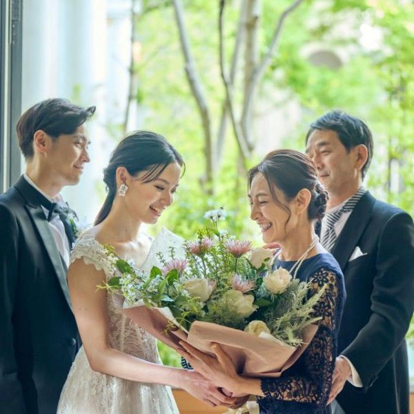 これまで育ててくれた家族へ心からの感謝を花束に込めて。