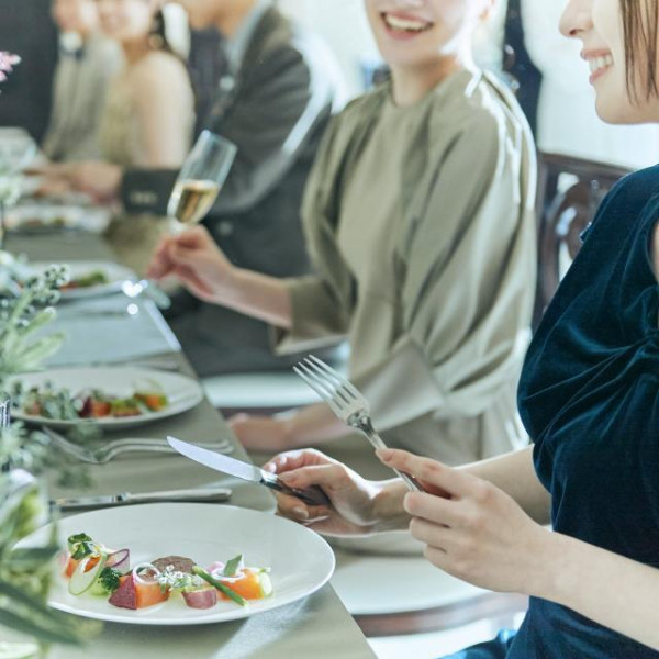 今、注目の家族結婚式。10名から一棟貸切で過ごせるマイホームスタイルの英国邸宅。