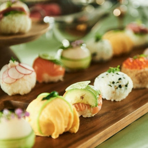 一口で食べやすく見た目も可愛らしい手鞠寿司ビュッフェも人気|アルマリアン 福岡（ALMALIEN FUKUOKA）の写真(2816739)