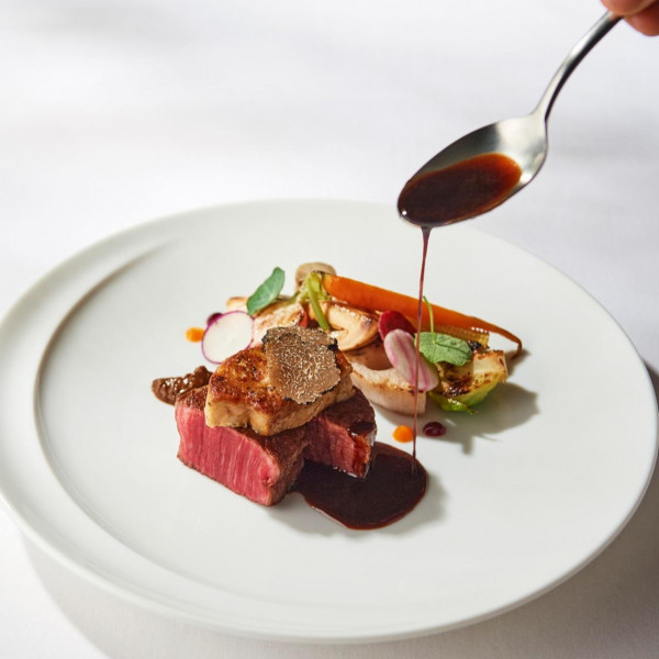 フレンチジャポネのフルコースで老若男女全てのゲストも大満足!