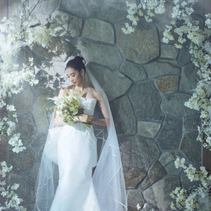 花嫁の美しさを引き出すため、あくまでシンプルでナチュラルに|YOKOHAMA MONOLITH ～横浜モノリス～の写真(54520345)