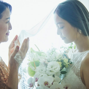 花嫁を送り出す母と娘の大切なひととき|YOKOHAMA MONOLITH ～横浜モノリス～の写真(54520347)