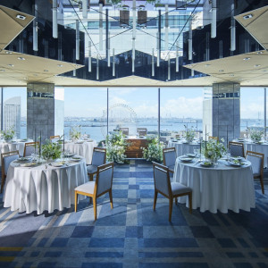 横浜のパノラマビューを背景にドラマティックな祝宴を|YOKOHAMA MONOLITH ~横浜モノリス~の写真(54522088)