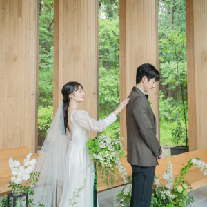 貸切だからこそファーストミートは森のチャペルで。ふたりの時間をゆっくり過ごして|鶴見ノ森 迎賓館の写真(52581420)
