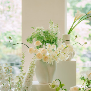 メインバックの装花にもこだわって|鶴見ノ森 迎賓館の写真(52587321)