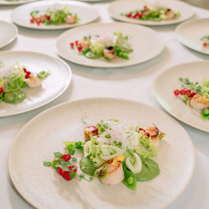 隣接するキッチンから冷たい物は冷たい内に、温かい物は温かい内にご提供しています|鶴見ノ森 迎賓館の写真(52587313)