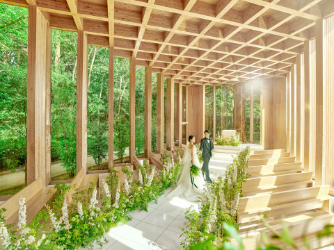 木のぬくもりがある結婚式場」｜自然に囲まれており、非日常的な空間を