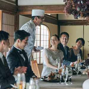 ファミリー婚にお勧めの「傘の間」。料理長とおふたりでじっくり選んだお料理で大切なご親族をおもてなし。|ザ キクスイロウ ナラパーク（菊水楼）の写真(44548153)