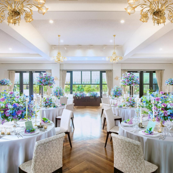 それぞれの披露宴会場には会場専用の厨房併設。ゲストのお食事のペースに合わせベストなタイミングでサーブ