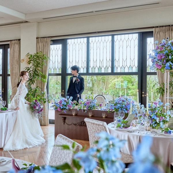 バーカウンターを備えたヴィヴィエンヌ。3F全体を貸し切り出来る贅沢な披露パーテイを。