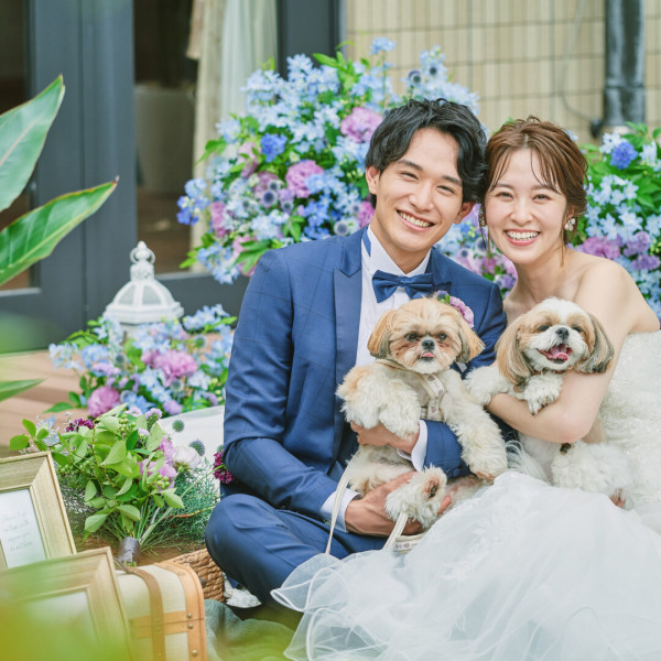 ガーデンでペットと一緒に撮影するなどお二人らしい撮影が可能です。
