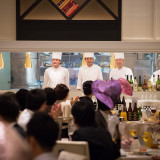 パーティ会場に併設されたオープンキッチンからは出来立てのお料理をご提供!ゲストの皆様も目で見て安心してお召し上がりいただけます♪