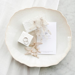 新郎新婦様のイメージをヒアリングし、理想のスタイリングを作り上げるお手伝いをいたします