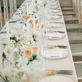 家族が自然体で寛げる大きなソファ席を会場内にご用意できます