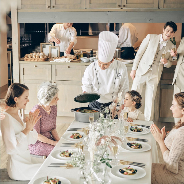 オープンキッチンから提供される出来立てのお料理をお楽しみいただけます