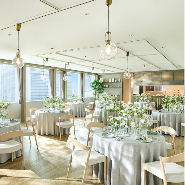 挙式の後にホッと寛げる、まるでおふたりのお家のようなナチュラルなパーティ会場"アフターリビング"