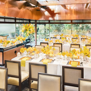 【AKAGANE】大きな窓に包まれた開放感溢れる空間|アカガネリゾート京都東山（AKAGANE RESORT KYOTO HIGASHIYAMA）の写真(54916917)