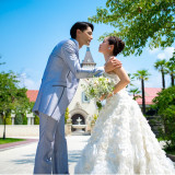開放的なお外カット!
チャペルの前で誓いのキスはいかが?