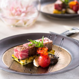 フルコースのメインとなるお肉料理。口に運べば誰もが笑顔に、、♪