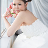 晴れの日を彩る、メイクやヘアもとても気になることろ★小さな結婚式では専属のメイクスタッフが挙式後までずっと近くでお二人のお手伝いをするので安心!