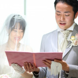 誓いの詞の朗読。
お二人で作ったオリジナルの文章でもOK!