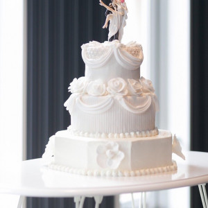 純白のシュガーケーキ！！
ケーキトッパ―は花婿と花嫁の人形☆細部までお二人らしく♡グランシア須賀川♡|グランシア須賀川の写真(744137)