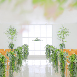 グランシア新チャペル 緑のチャペル こんなに沢山の緑に囲まれながらチャペルで式を挙げられるのはグランシアだけ♡|グランシア須賀川の写真(1855838)