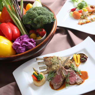 野菜ソムリエの称号を持つ総料理長が作り上げるメニューは、見た目も味も極上。