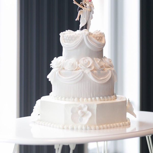 純白のシュガーケーキ！！
ケーキトッパ―は花婿と花嫁の人形☆細部までお二人らしく♡グランシア須賀川♡|グランシア須賀川の写真(744137)