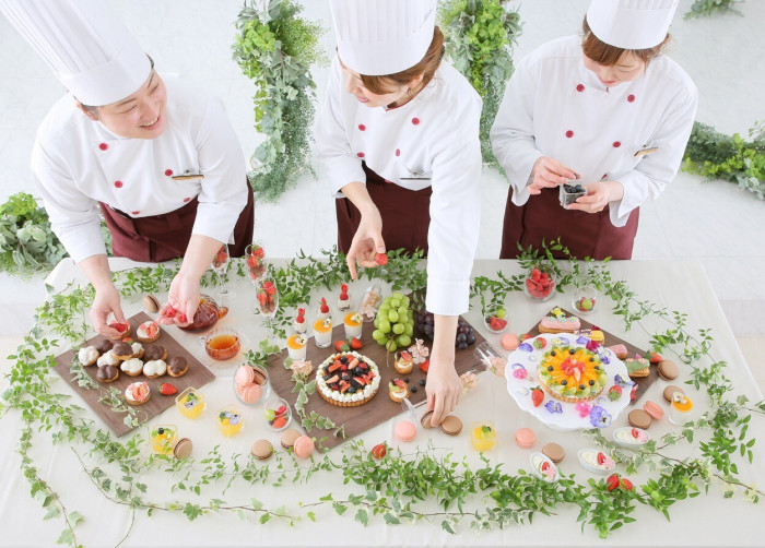 チームワーク抜群の、天才パティシエ。彼女たちが作り上げるのは、見た目も味も最上級のスイーツ