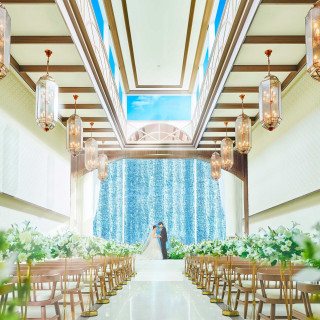 チャペルを含むすべての会場が全天候対応で、雨の日でも明るくて安心の会場です