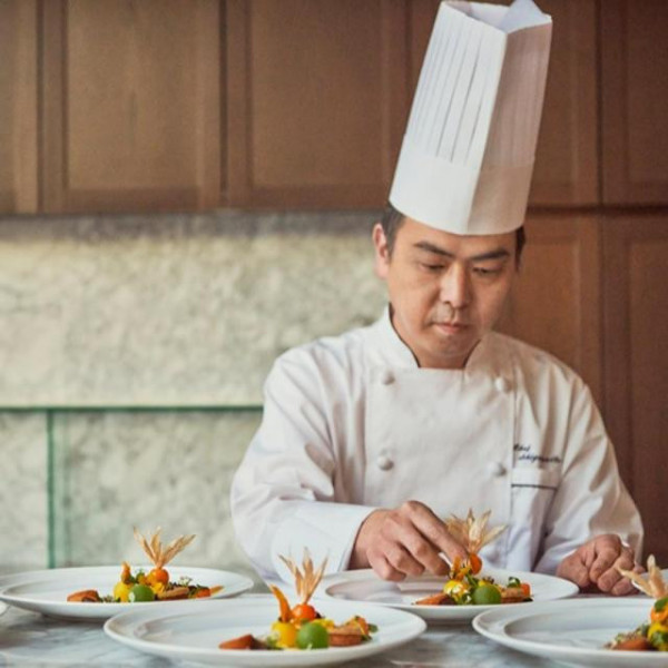 見た目にも華やかで美しい料理は素材を生かした≪ナチュラル薩摩フレンチ≫がコンセプト