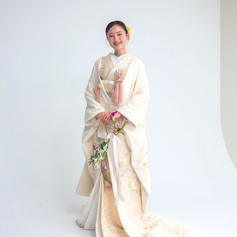 結婚式で着れる特別な衣装。