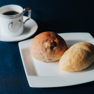焼たての二種類のパンを御食事と共に
コーヒー|ガーデンテラス 東山の写真(38577132)