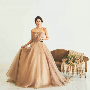 アースカラーのカラードレスは大人可愛いを目指す新婦様にオススメです|ザ・リーヴス プレミアムテラスの写真(28264543)