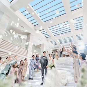 限定2組＼憧れ衣装3着&最大130万優待＋／煌めく感動挙式×NEW演出