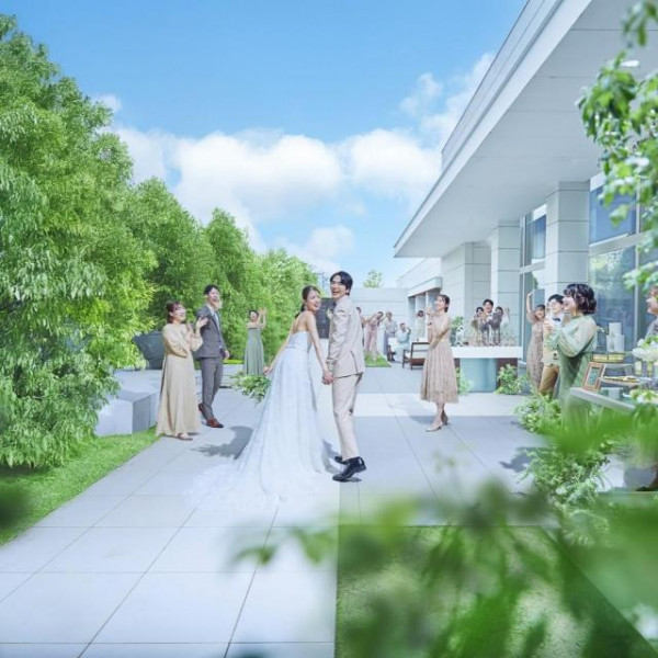 憧れの階段入場が叶う♪パーティー会場には開放的なプライベートガーデンが広がります！
