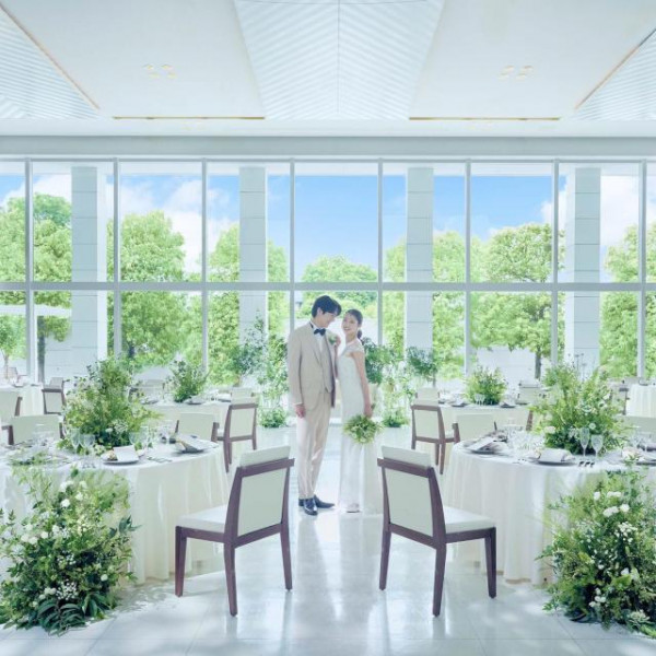 選べる2つの披露宴会場には、貸切ガーデン付き！