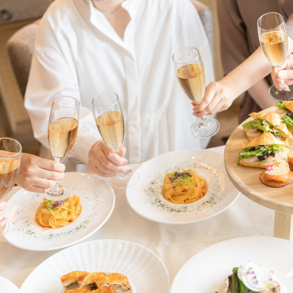 美味しい料理と心温まるおもてなしで、
忘年会・新年会を華やかに演出します。