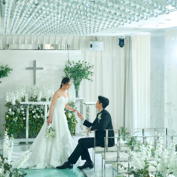 江戸時代に築庭された御殿山庭園。2000坪もの豊かな自然を眺めながら挙式を行う美しい空間