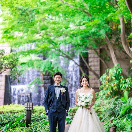 庭園の大きな滝は、前撮りでも人気のスポット。|東京マリオットホテルの写真(15508874)